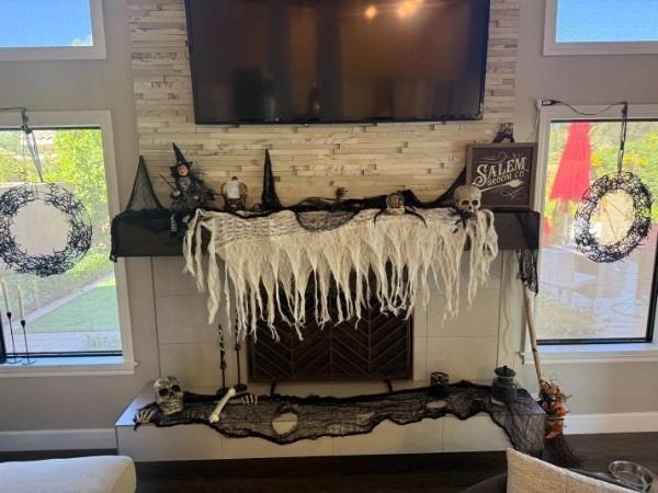 Halloween decorated mantel